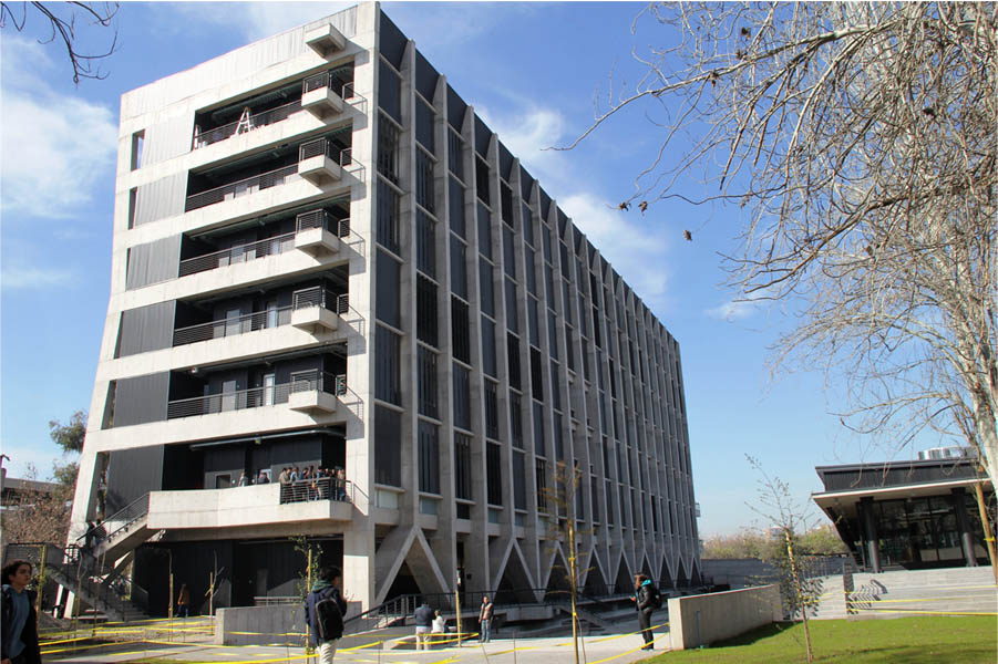 Fotografía de Edificio Institucional de Ciencia y tecnología del Pontificia Universidad Católica San Joaquín